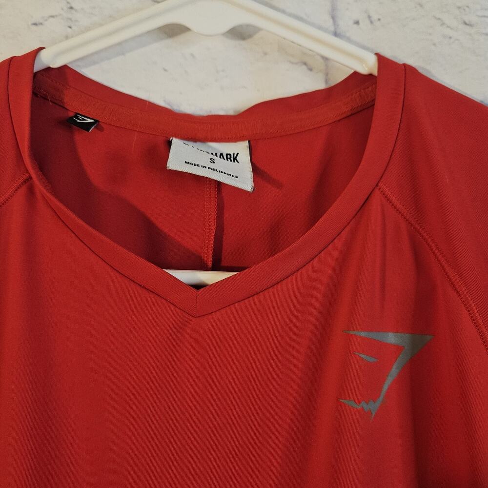 GYMSHARK VEER T-SHIRT Size: S Mens Red Short Sleeve - Picture 2 of 6